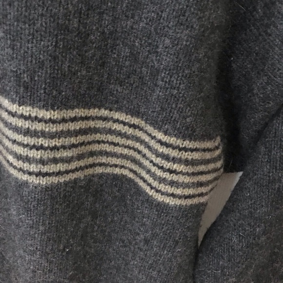 Vintage Abercrombie and Fitch crew neck sweater. - Picture 4 of 4